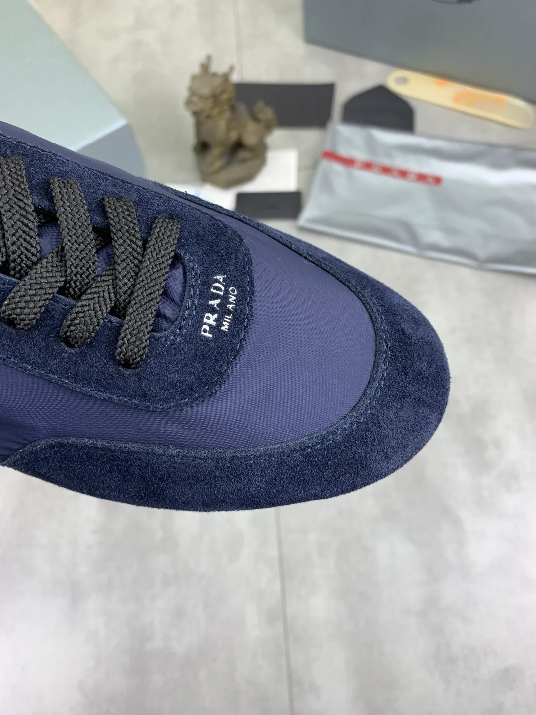 Men's shoes 💰P500💰【New style】hot style is on the official website, 🆘 Trendy brand (Prada) mainly promotes hot style, avant-garde and versatile fashion men's shoes private version mold opening, cowhide surface splicing 1:1 replica... fashionable and simple, original imported cowhide lining cowhide feet; the atmosphere and personality are more fashionable, eye-catching and pursuing class. It will subvert the old idea and be a must-have for fashion trendsetters with you! Must keep it for yourself! Tall and comfortable, large and low, high-end quality workmanship. Size: 38-44; 6️⃣colors available.